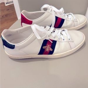 Gucci Ace Embroidered Bee Sneaker Women's Size 7.5
